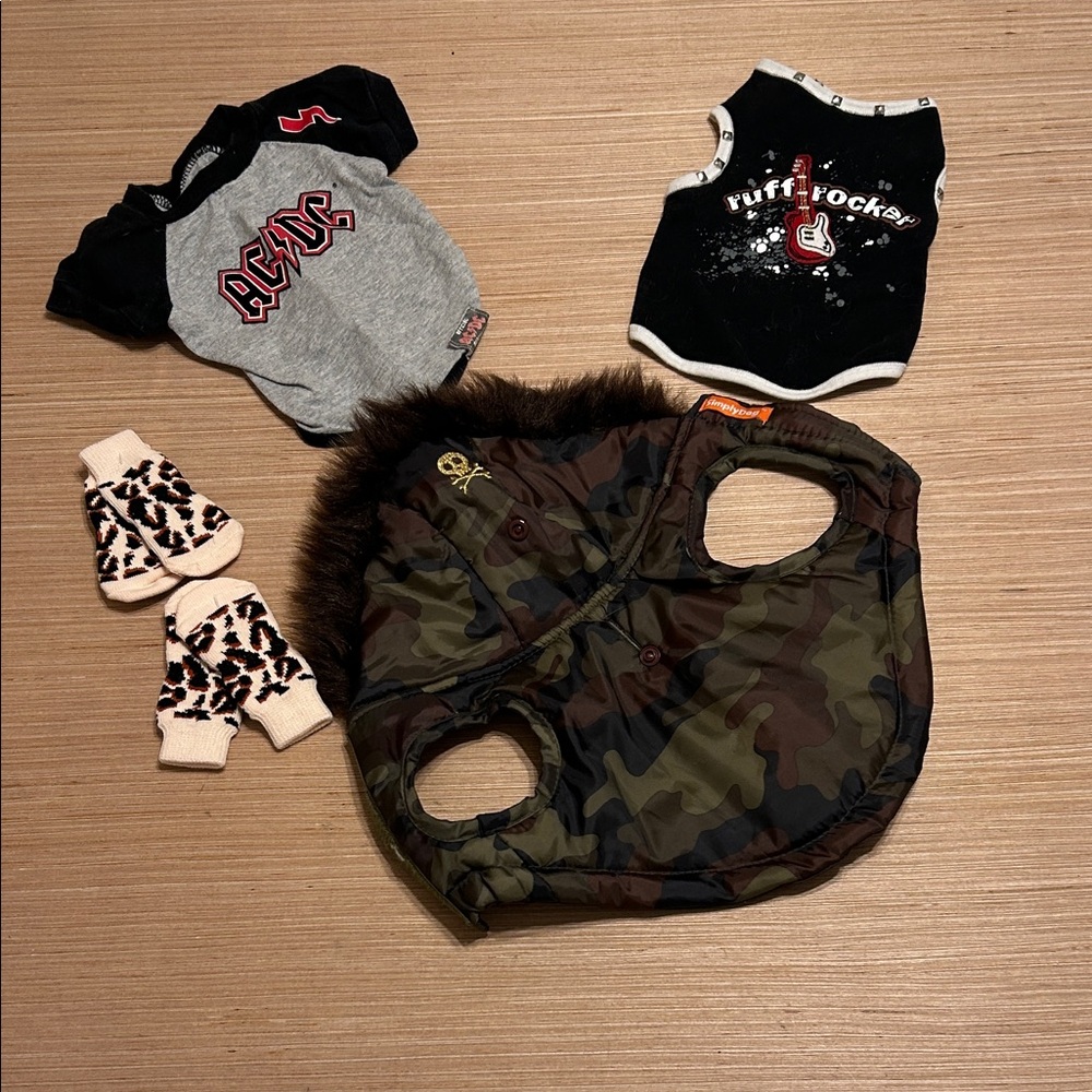 Camouflage Dog Vest with Fur Trim, 2 Tee Shirts, 2 pr. Socks Size X Small